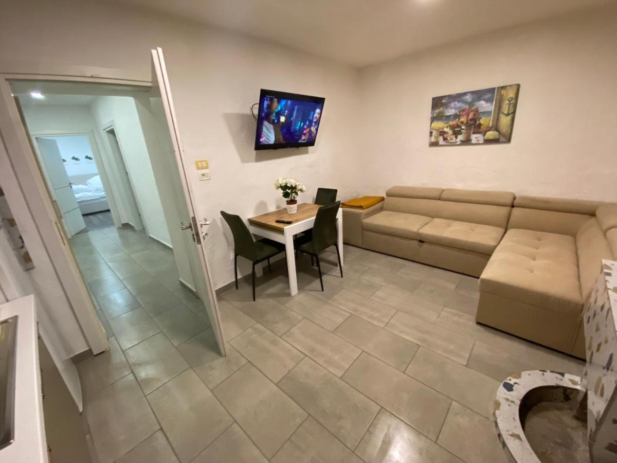 Maison Bellevue - 2 Bdrm Villa In Borsh Beach Esterno foto